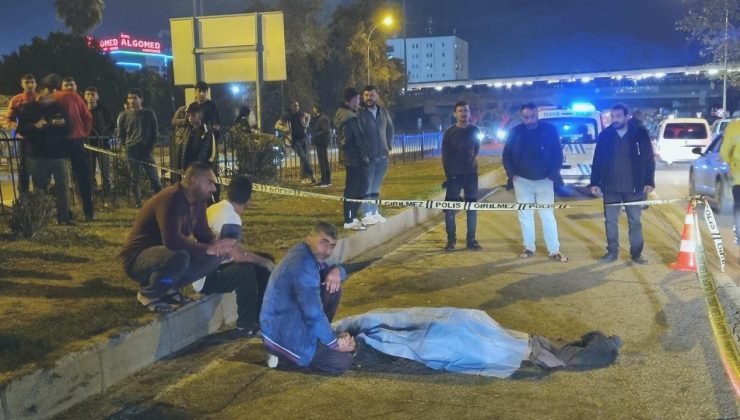Adana’da acı olay! Araba çarpmasıyla ölen ağabeyinin elini bir an bile bırakmadı