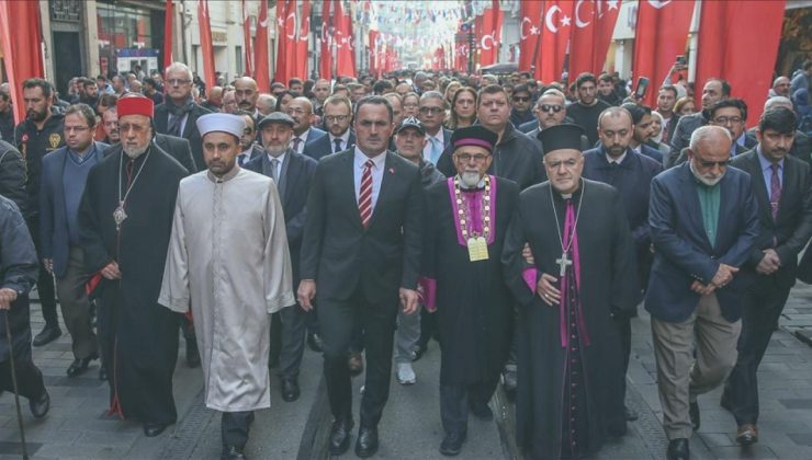 Beyoğlu’nda “İstiklal Bizim” birlik ve beraberlik yürüyüşü düzenlendi