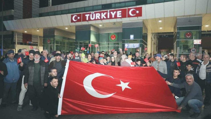 Herson’daki 88 Ahıska Türkü, Sarp Hudut Kapısı’ndan Türkiye’ye giriş yaptı