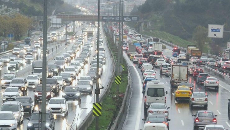 İstanbul’da trafik ‘kırmızıya’ döndü