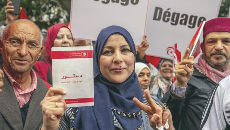Tunus’ta Cumhurbaşkanı Said protesto edildi